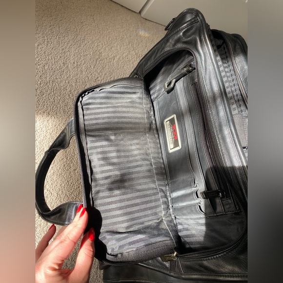 Tumi Classic Black Leather Briefcase/ Carry On Travel Bag - Picture 4 of 12